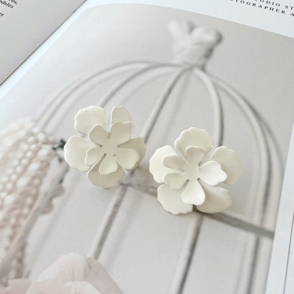 LOFT Flower Stud Earrings in White